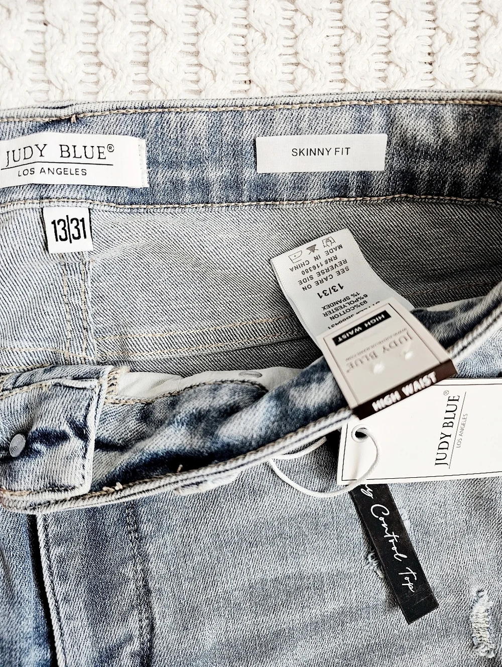 Judy Blue High Rise Tummy Control Light Wash Skinny Jeans Distressed 13/31 NEW - Picture 10 of 11